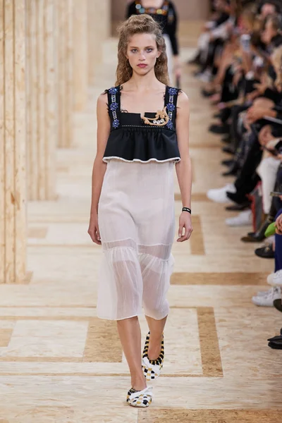 Look 26